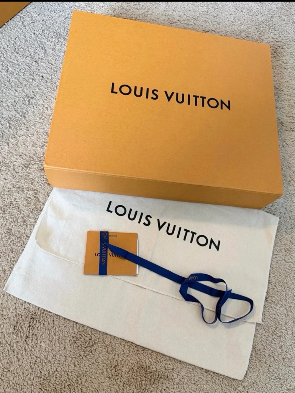 LOUIS VUITTON